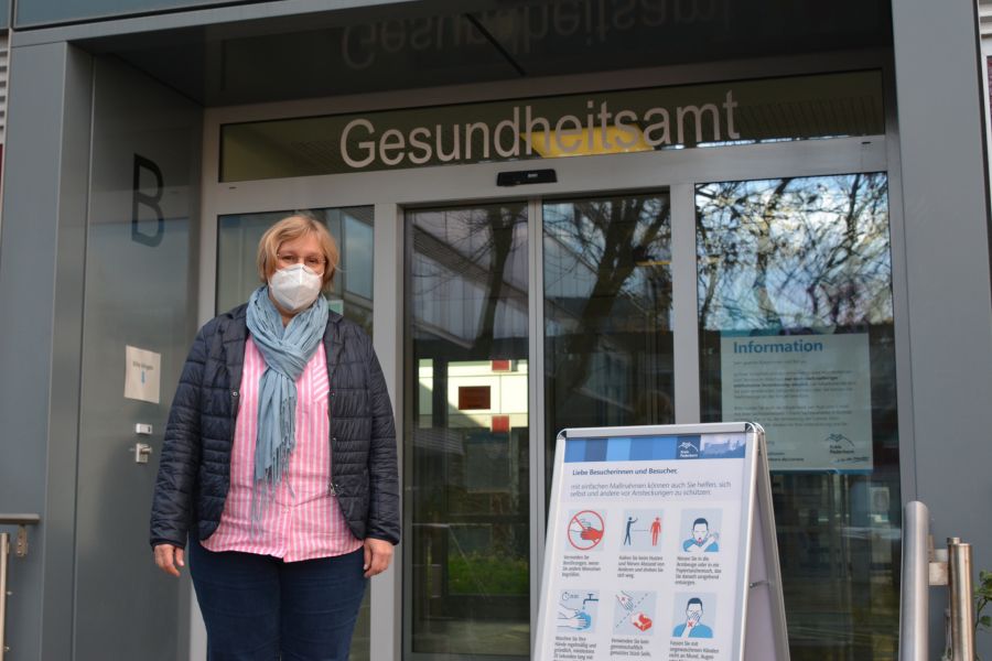 Jeder Test ist nur eine Momentaufnahme, die Einhaltung der Corona-Regeln ist der beste Schutz  für sich und andere: Dr. Kirsten-Wiebke Jensen, stellvertretende Leiterin des Paderborner Kreisgesundheitsamtes erläutert die derzeitige Teststrategie Bildnachweis: Amt für Presse- und Öffentlichkeitsarbeit, Meike Delang Jeder Test ist nur eine Momentaufnahme, die Einhaltung der Corona-Regeln ist der beste Schutz  für sich und andere: Dr. Kirsten-Wiebke Jensen, stellvertretende Leiterin des Paderborner Kreisgesundheitsamtes erläutert die derzeitige Teststrategie Bildnachweis: Amt für Presse- und Öffentlichkeitsarbeit, Meike Delang